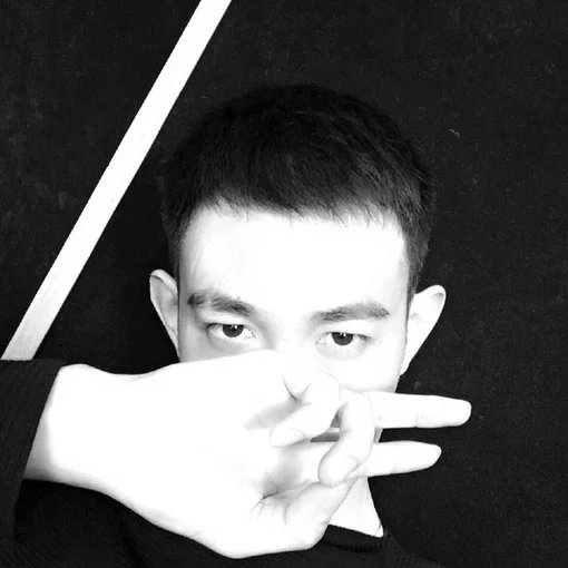 封瑾龙柔
